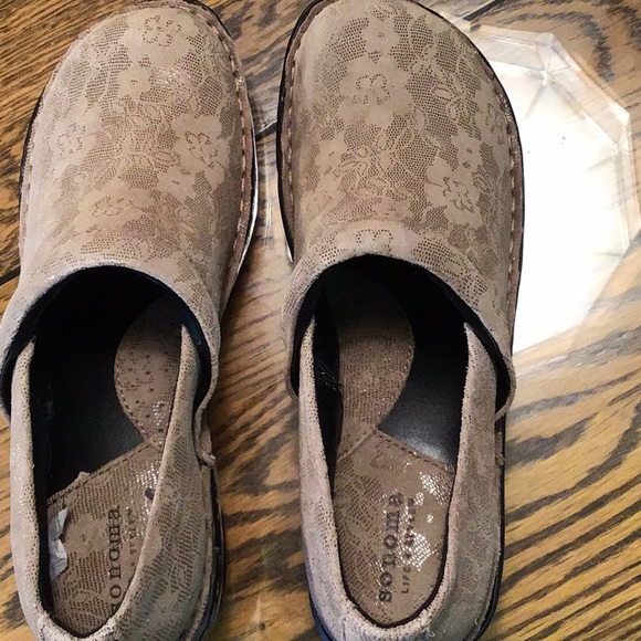 SONOMA MULES NWOB - Picture 5 of 7